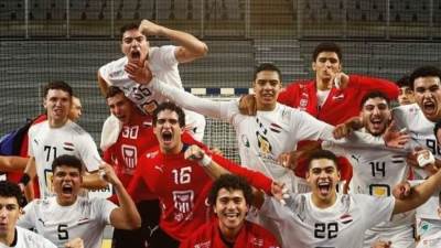 وزير الرياضة يدعم منتخب الناشئين رغم خسارة برونزية كاس العالم لليد بكرواتيا