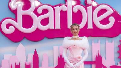 مليار و76 مليون دولار عالميا إيرادات فيلم Barbie منذ طرحه