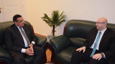 وزير التنمية يتابع مع محافظ بنى سويف تنفيذ المشروعات الخدمية والتنموية