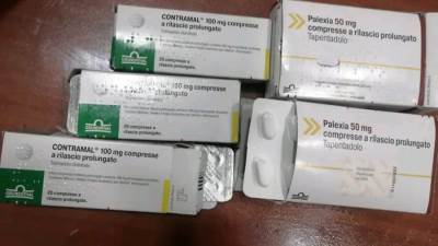 جمارك مطار برج العرب الدولى تضبط محاولة تهريب عدد من الأقراص المخدرة