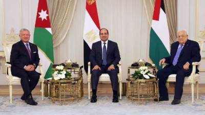 قادة مصر والأردن وفلسطين: حل قضية فلسطين وتحقيق السلام ضرورة إقليمية ودولية
