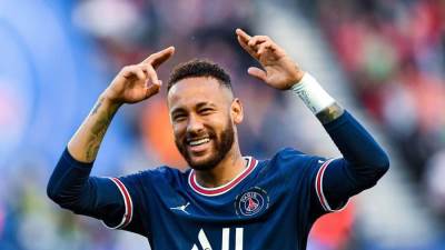 الهلال السعودي يتعاقد مع نيمار لمدة موسمين 