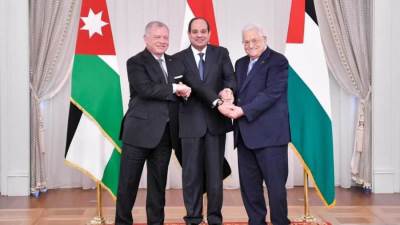 السيسي يودع رئيس فلسطين وعاهل الأردن بعد المشاركة في قمة العلمين