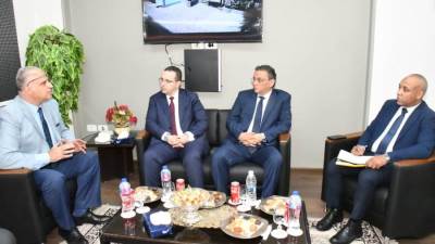 معاون وزير الإسكان يتابع مع رئيس "صندوق تمويل المساكن" سير العمل بمشروعات الصندوق