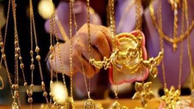 تراجع في أسعار الذهب بمنتصف التعاملات وعيار 21 بـ2250 جنيها