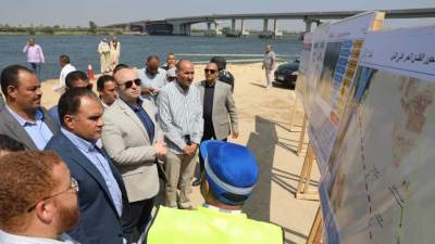 محافظ بني سويف يتفقد مستجدات الموقف التنفيذي بمحور الفشن الحر على النيل