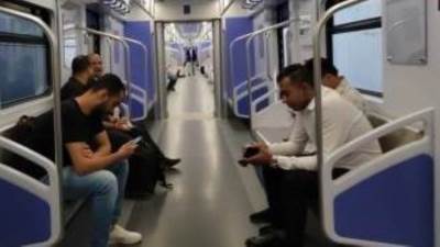 القطار الكهربائي يخصص عربة للسيدات علي غرار المترو
