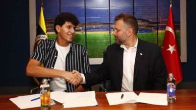 المقاولون يعلن انتقال عمر فايد لفناربخشة التركى لمدة 4 مواسم
