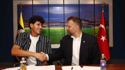 المقاولون يعلن انتقال عمر فايد لفناربخشة التركى لمدة 4 مواسم