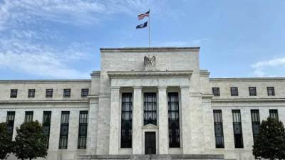 الفيدرالي الأمريكي يلمح لرفع اسعار الفائدة