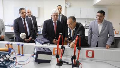 وزير التعليم العالي يشيد بالاعتماد الدولي للبرامج الدراسية لمدينة زويل