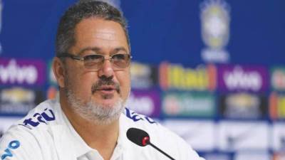 ميكالى يستدعي 3 محترفين لمعسكر المنتخب الأولمبى فى سبتمبر