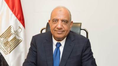 وزير قطاع الأعمال يستعرض تنفيذ استراتيجية تمكين المرأة والدفع بها في مجالس إدارات الشركات