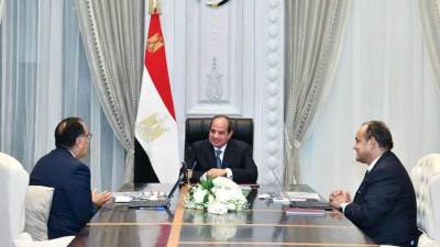 السيسي يتابع مع وزير الصناعة تنفيذ الاستراتيجية الوطنية لتنمية الصناعة