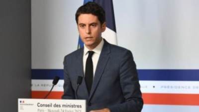 فرنسا تعتزم حظر ارتداء "العباية" الإسلامية فى المدارس