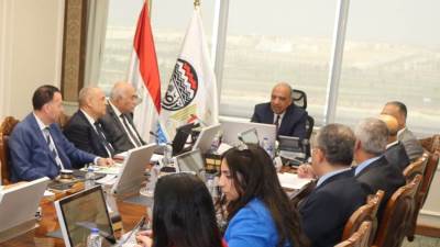 وزير قطاع الأعمال يناقش المخطط العام للتدريب مع رؤساء الشركات القابضة