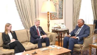وزير الخارجية يلتقي المبعوث الأممي إلى اليمن