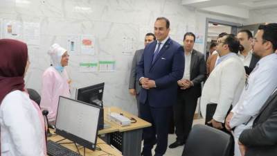 رئيس هيئة الرعاية الصحية يتفقد مركز طب أسرة حي السلام