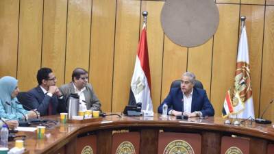 شحاتة يوجه بترسيخ مبادئ الحقوق والحريات النقابية والإلتزام بأحكام "القانون"