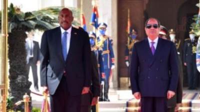 الرئيس السيسى يستقبل رئيس مجلس السيادة السودانى فى العلمين