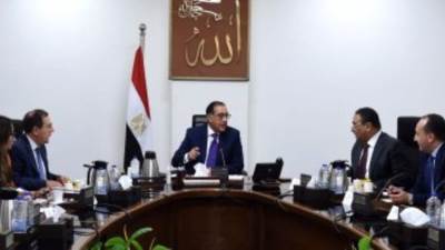 رئيس الوزراء يتابع خطط توفير الاحتياجات من المواد البترولية