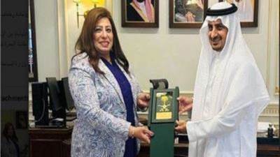 وزارة السياحة والآثار تبحث استعدادات بدء موسم العمرة الجديد