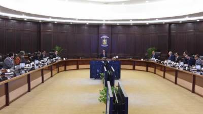 رئيس الوزراء يتابع موقف الإفراج عن السلع والبضائع من الموانئ