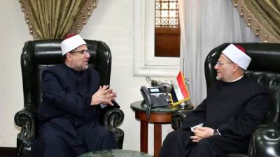 وزير الأوقاف ومفتي الجمهورية يناقشان التعاون في القوافل المشتركة لشمال سيناء