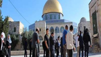 مُستوطنون يقتحمون باحات الأقصى بحماية شرطة الاحتلال الإسرائيلي