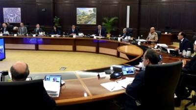 الحكومة تعلن انتهاء قرار عمل الموظفين من المنزل يوم الأحد "أون لاين"