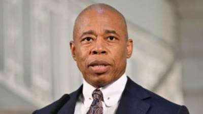 عمدة نيويورك: الأذان نداء للصلاة ورفعه حق للجالية الإسلامية بالمدينة