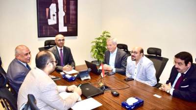 نائب الإسكان يستقبل مجموعة من مسئولي الشركات المتخصصة في مجال معالجة الصرف الصحي