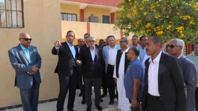 وزير التعليم يتفقد الفصول بمدرسة الضبعة الإعدادية بمطروح تمهيدا لافتتاحها بداية الدراسة