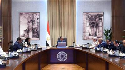 رئيس الوزراء يستعرض تطورات الاستراتيجية الوطنية لصناعة السيارات