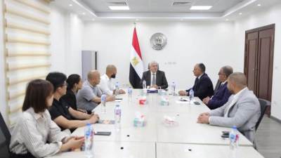 وزير التعليم العالى يتابع الخطوات التنفيذية لتصنيع أول سيارة كهربائية مصرية