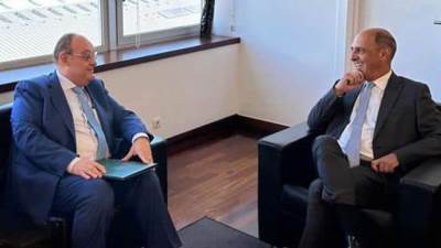 السفير المصري يبحث مع وزير الصحة البرتغالي تعزيز العلاقات فى مجال الدواء