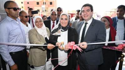 وزيرة التضامن تفتتح أحدث فروع بنك ناصر الاجتماعي في مدينة أسوان الجديدة