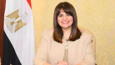 السفيرة سها جندي تتفقد جناح شركة د. حسن الجراحي رجل الأعمال المصري بالخارج