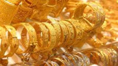 الذهب يفتح تداولات الأسبوع على ارتفاع لمستويات 1942 دولار