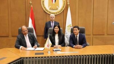 وزير التعليم يشهد توقيع تعاون بين الجامعة البريطانية وصندوق "أفريك إنفيست" بقيمة 40 مليون دولار