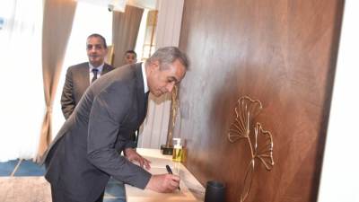 وزير العمل يزور أكبر مجمع  للإصدارات الذكية والمؤمنة في الشرق الأوسط