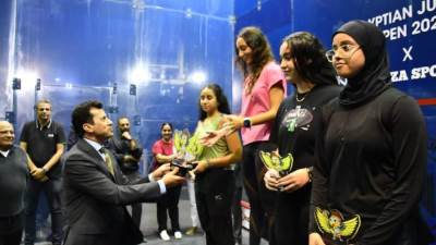 وزير الرياضة يُكرم الفائزين ببطولة مصر الدولية للاسكواش للناشئين