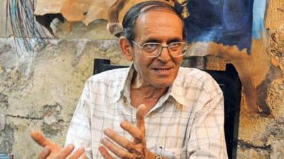نقل الفنان التشكيلي عز الدين نجيب للعناية بعد تعرضه لوعكة صحية مفاجئة