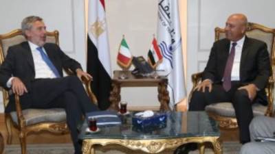 وزير النقل يبحث تسيير خط بحرى لنقل المحاصيل سريعة التلف بين مصر وإيطاليا
