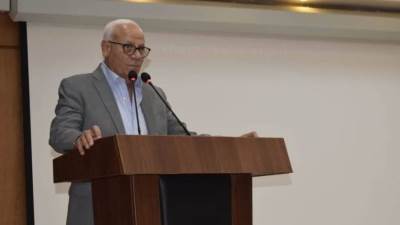 محافظ بورسعيد يؤكد متابعته بصفة مستمرة لمعدلات ونسب حضور الطلاب