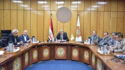 وزير العمل يشهد نجاح مفاوضة جماعية تُحقق مُكتسبات في "إفكو مصر"