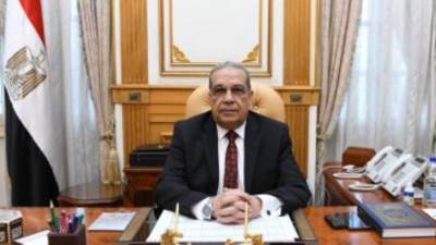 وزير الإنتاج الحربى يتابع مع شركة "الخليج للمصاعد الكهربائية" مستجدات التعاون