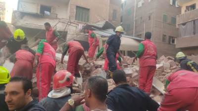 محافظ القاهرة يوجه بصرف إعانات عاجلة للمتضررين من انهيار عقار بحدائق القبة