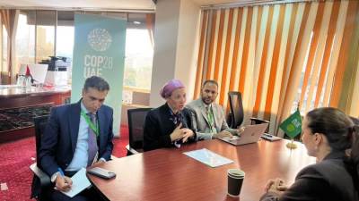 وزيرة البيئة: نسعى إلى بناء شراكة بين البلدين في مجال الاستثمارات الخاصة