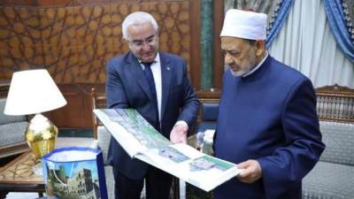 مفتى الجمهورية يبحث مع سفير أذربيجان بالقاهرة تعزيز التعاون الدينى والإفتائى